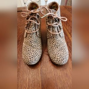 Tom's ankle wedge shoe